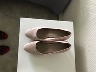 storlek 41 skor. rosa pumps med klack.sammetsliknande