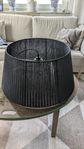 Svart lampskärm + glödlampa