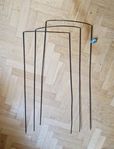 Buskstöd i stål, höjd 100 cm, bredd 40 cm, djup 15 cm.