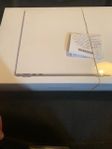 Helt ny Macbook M2- Obruten förpackning med kvitto