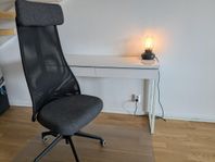 Skrivbord och skrivbordsstol fr IKEA