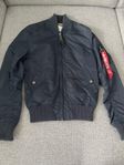 Alpha Industries Bomberjacka storlek 34
