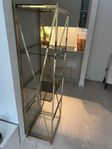 Hylla med glasskivor