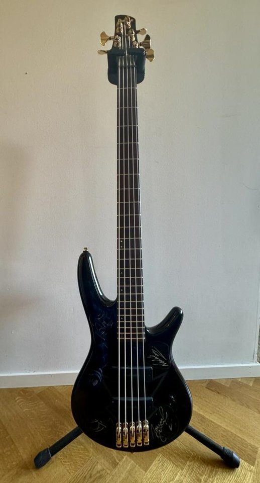 In Flames signerad Peter Iwer...