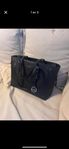 Voyager Medium Crossgrain Leather tote bag