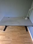 Höj och sänkbart skrivbord av Lanab Design 180x90