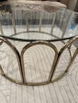 Elegant soffbord i glas och metall 