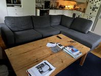 skön mörkgrå hörnsoffa med schäslong