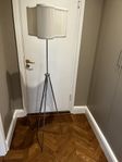 Lampa med skärm 