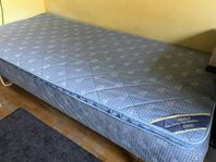 Fynd! Fin Kungsängen 90x 200 med madrass och bäddmadrass