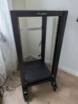 Lanberg Server Rack 22u + Grymma tillbehör