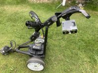 elektrisk golfvagn Powacaddy med 36-hålsbatteri.