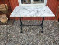 gjutjänsbord med marmorskiva