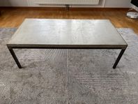 Vardagsrumsbord i betong