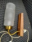 lampa äldre för vägg  i teak o metall 