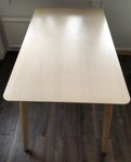 Stilrent IKEA-matbord i askfanér – 400 kr