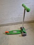 Trehjulig sparkcykel