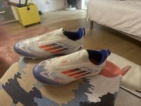 Fotbollsskor Adidas F50 laceless