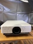 Sony VPL-FH30 projektor + stor projektorduk (230x150 cm)