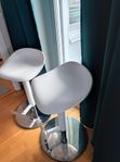 2 JANINGE Barpall, vit för 1200