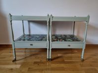 Antika sängbord/nattduksbord på hjul