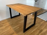 Ekbord med svarta ben 140x70cm