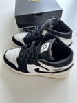 Jordan 1 Mid Diamond patch