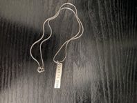 Halsband ”Carpe diem” från Efva Attling