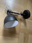 Vägglampa svart