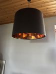 Svart taklampa