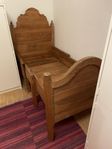 Äldre (antik?) växasäng/barnsäng