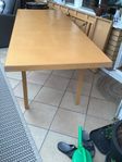 2 hopfällbara bord till festen.   Mått 210*80 cm.