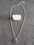 Silverhalsband och örhängen