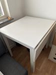 Fint matbord & stolar säljes tillsammans