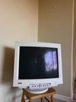 21” Diamondtron CRT monitor 