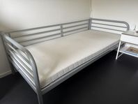 IKEA säng och madrass 90cm