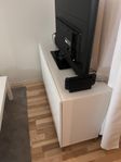 Ikea TV-bänk - BESTÅ + glass skiva