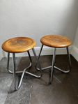 2 vintage pallar, förmodligen franska av designuttrycket