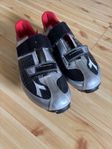 cykelskor 44 med Shimano MTB pedaler