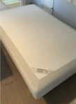 Säng ikea sultan, medium, 120 cm i fint skick