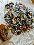 Lego 17.5kg blandat med manualer och figurer