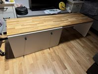TV-bänk med träskiva