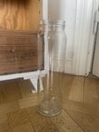 Äldre hög glas-vas / golvvas. Nyskick! Fin och stabil.