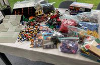 LEGO ca 10kg blandat, figurer, tillbehör, basplattor etc.