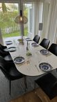 Matbord och 8:a stolar i modern design 