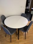 Matgrupp / Matbord / köksbord med 4 stolar
