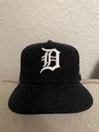 New Era ”fitted” keps