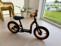 Balanscykel Crescent Knytt Walk 12". Som ny. 