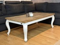 Artwood soffbord i lantlig stil