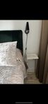 2 st sängbord i marmor och metall